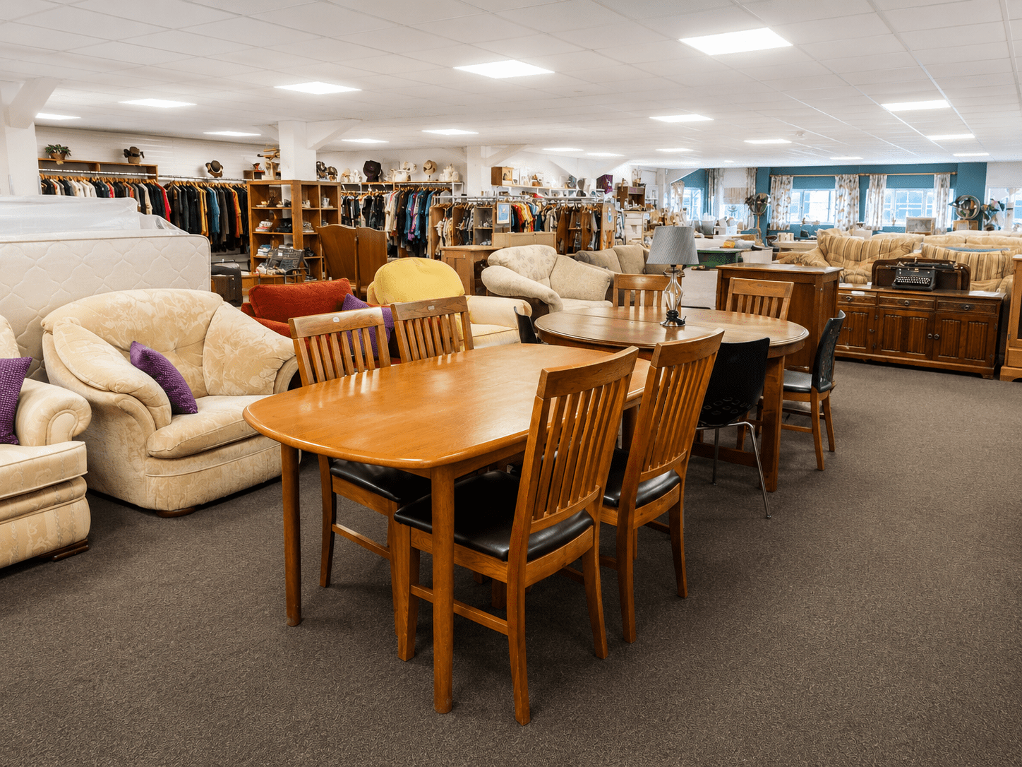 Merlin’s Bridge shop interior photo 4